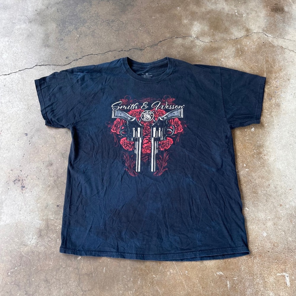 Smith & Wesson Graphic Tee Mens XL Black Good Dual Revolver Rose 2nd Amendment